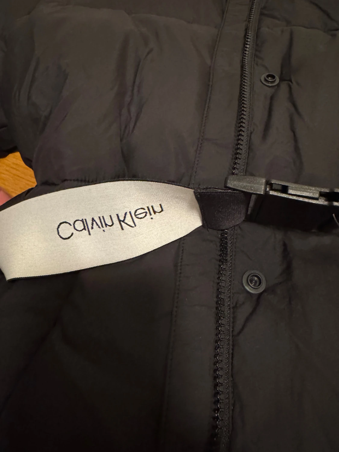 Svart pufferjacka från Calvin Klein - 4