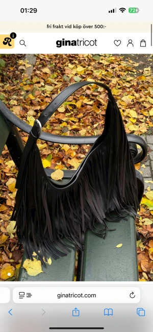 Svart axelväska med fransar Gina Tricot - Inga defekter, men kommer inte till användning!❤️