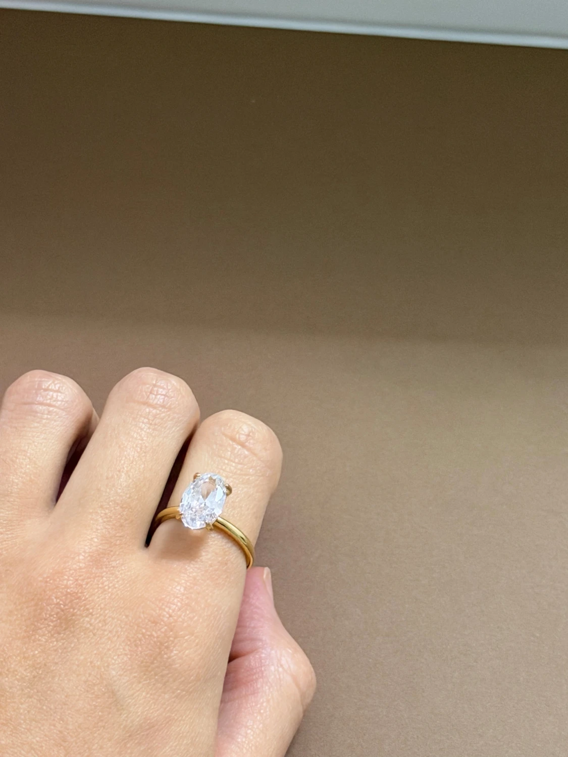 Vattentålig ring Guldring med stor oval klar sten - 2