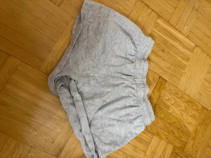 Grå mjuka shorts från 157, storlek S - Använda bara några få gånger 🩷