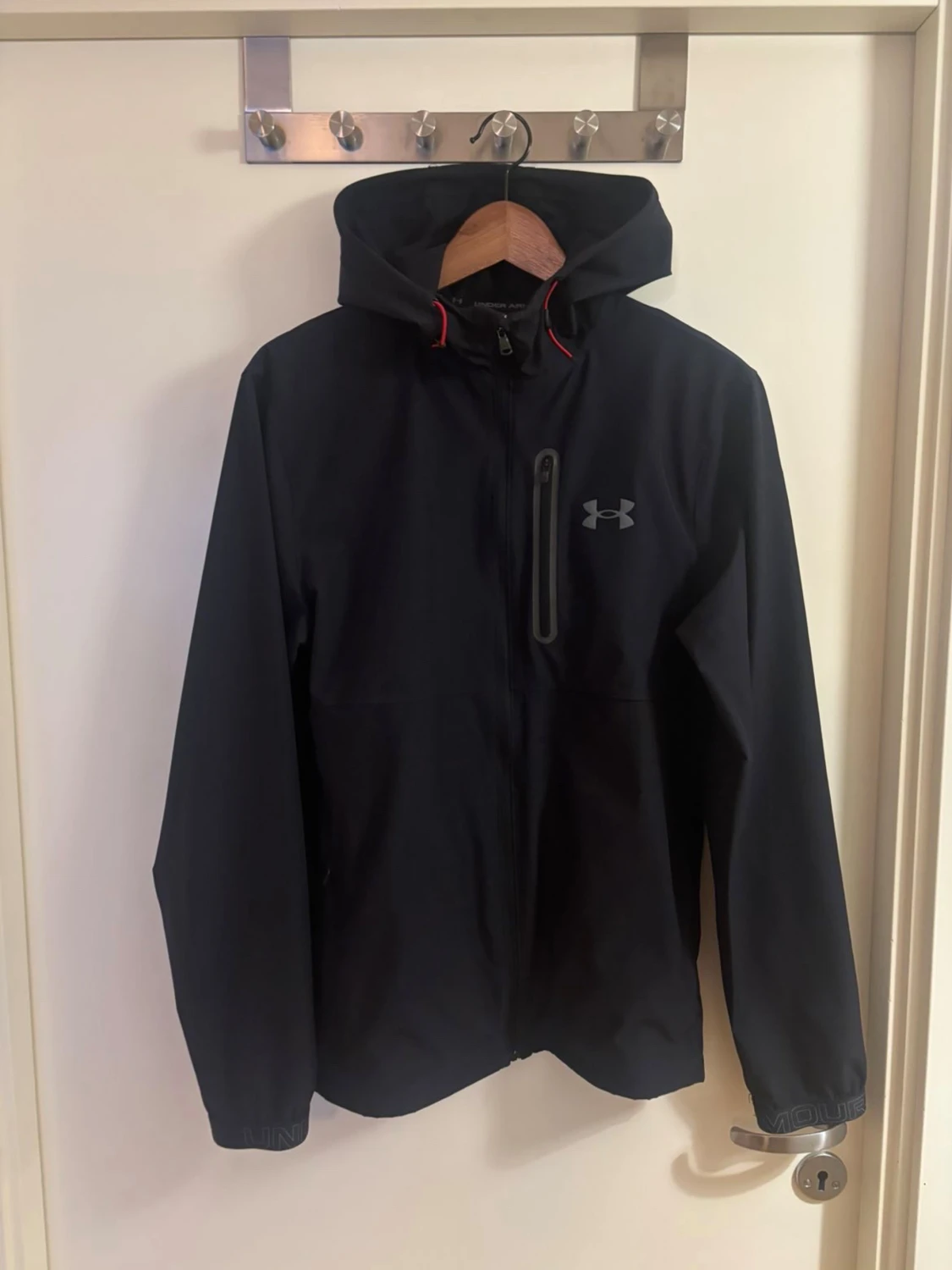 Svart vindjacka från Under Armour - 1