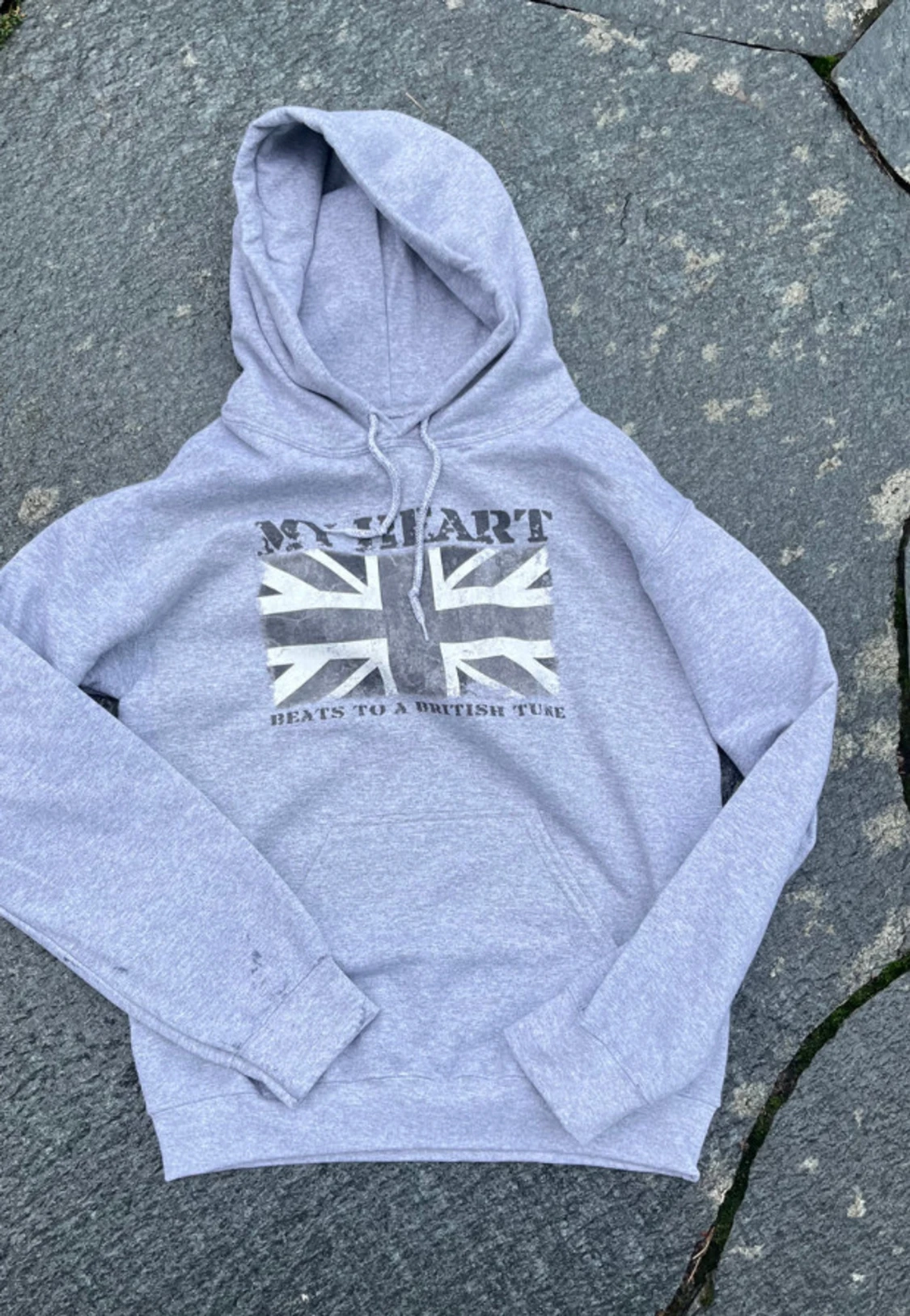Grå hoodie med tryck