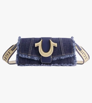 Blå crossbody bag från True Religion - Såå snygg! Bara använt en gång. Banden går att ta av så man kan bära den som en clutch 