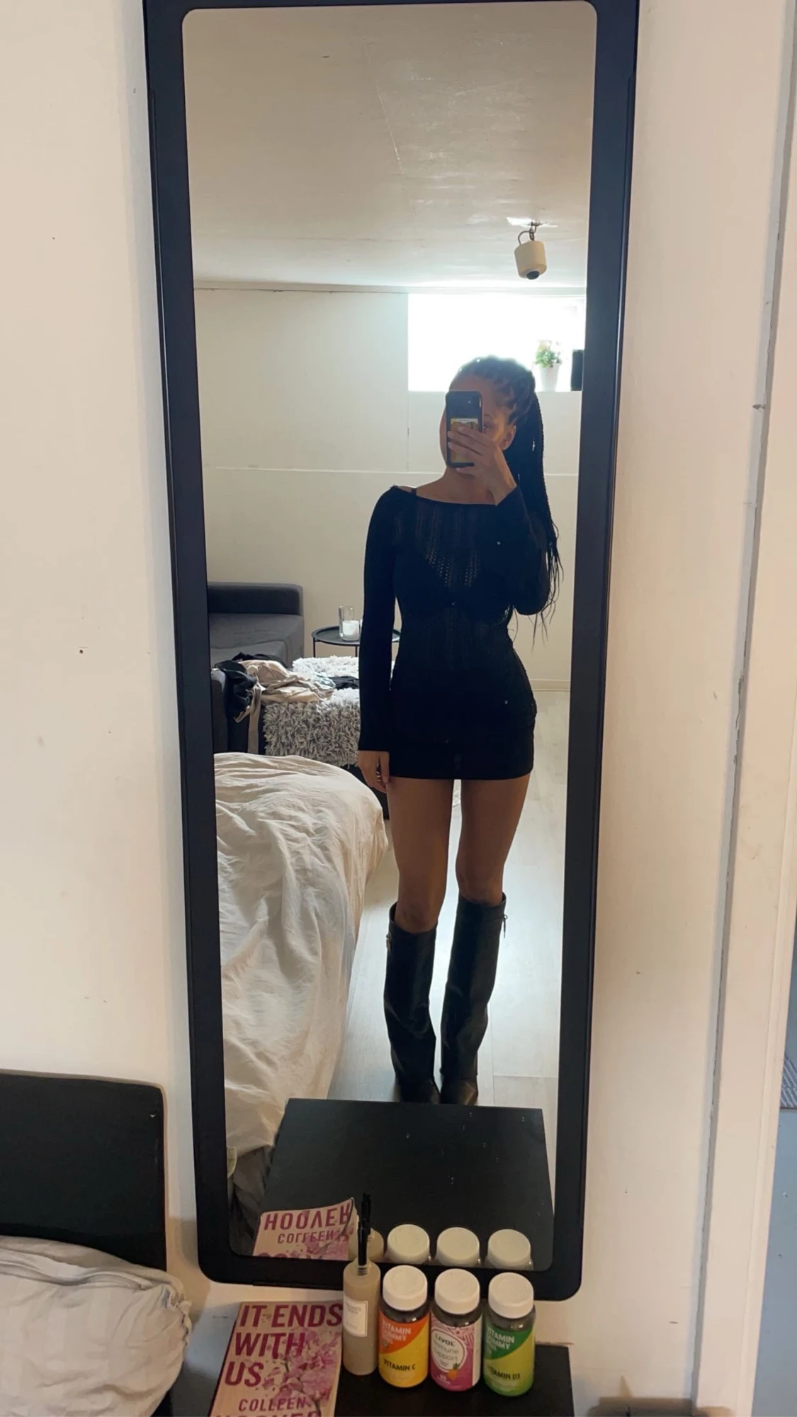 Svart stickad kortklänning med mesh