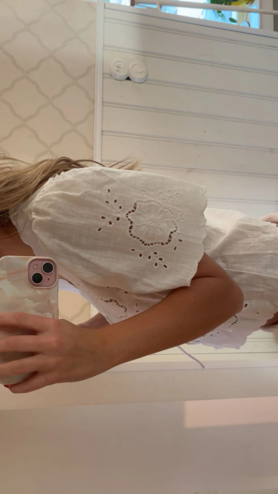 Vit blus med broderade detaljer Gina Tricot - 1