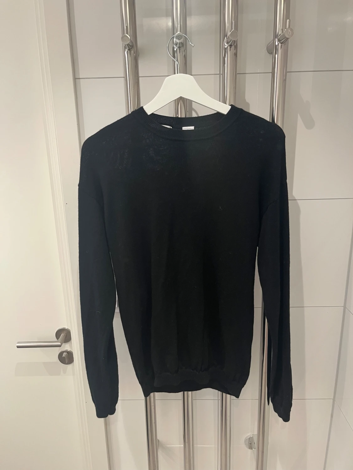 Svart merinoull tröja