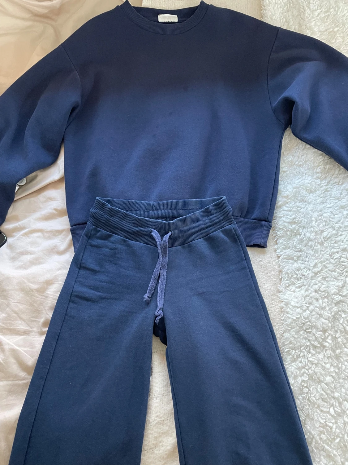 Mörkblå mjukis set från Gina tricot - 2