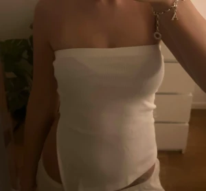 Tub topp - Vit ribbad tub topp med slit i ena sidan