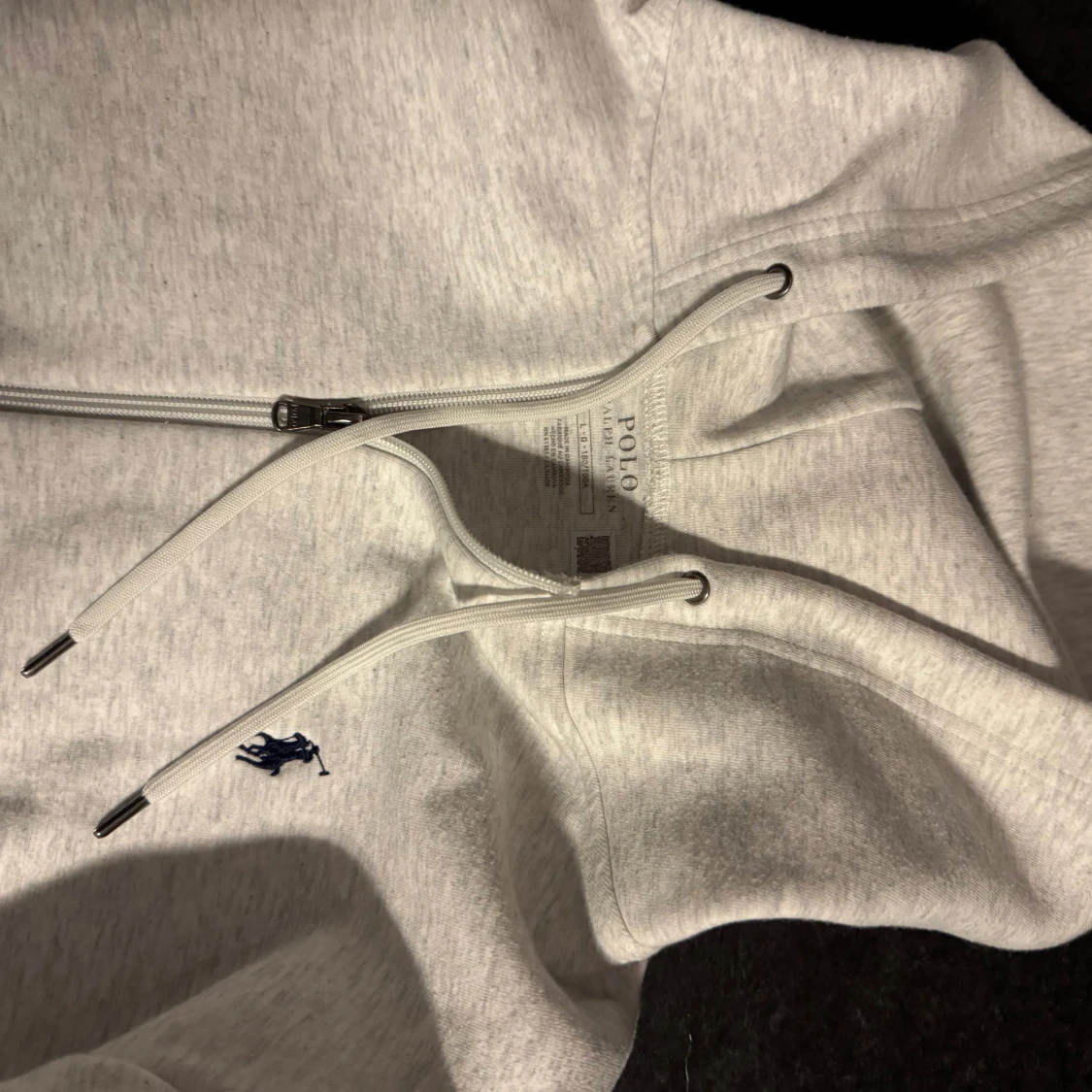 Ljusgrå hoodie från Polo Ralph Lauren - 2