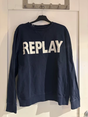 Replay tröja - Replay tröja i fint skick! Inga slitage. Hör gärna av dig om det är något du funderar över! Leon