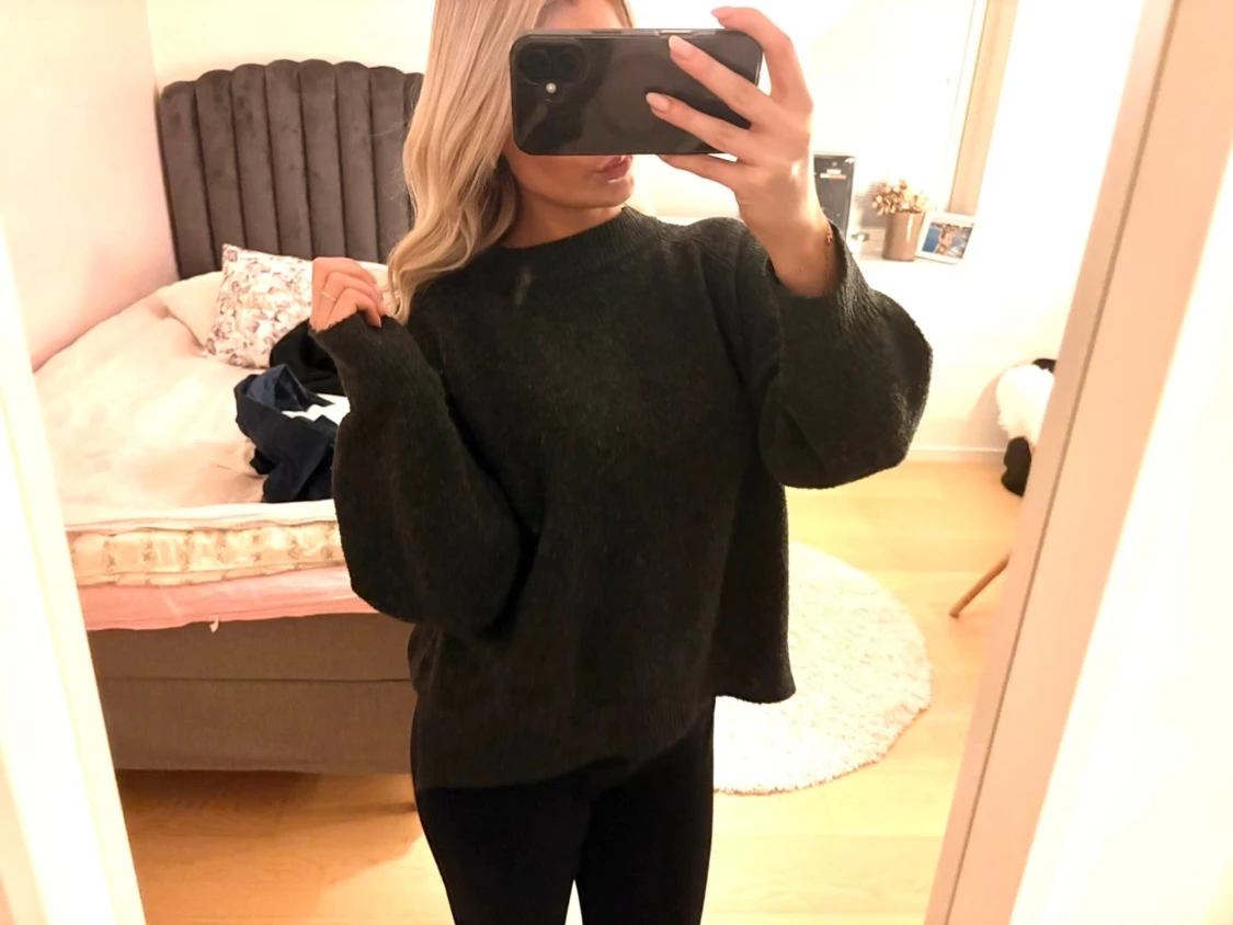 Grå stickad tröja - 1