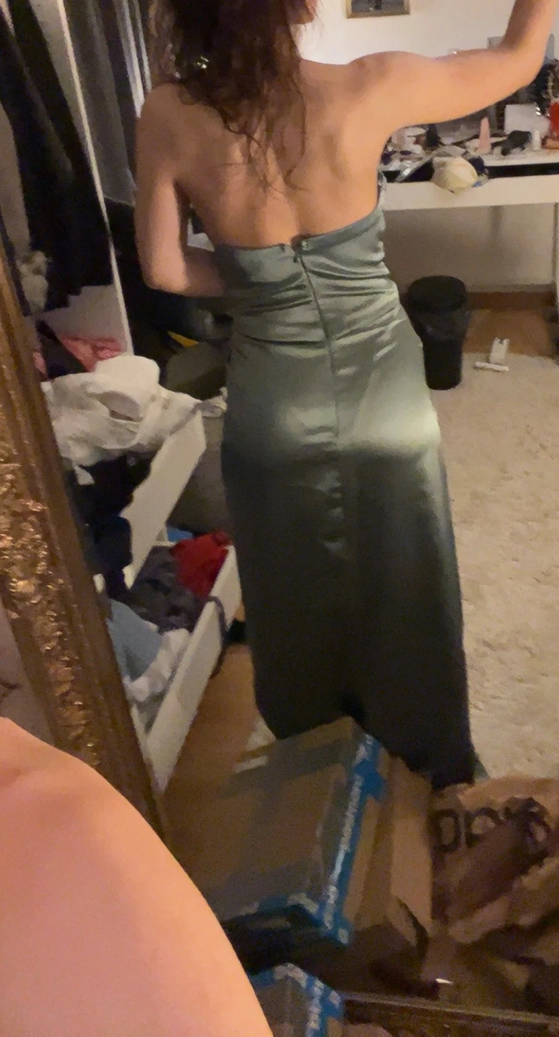 Grön satinklänning med slits - 2