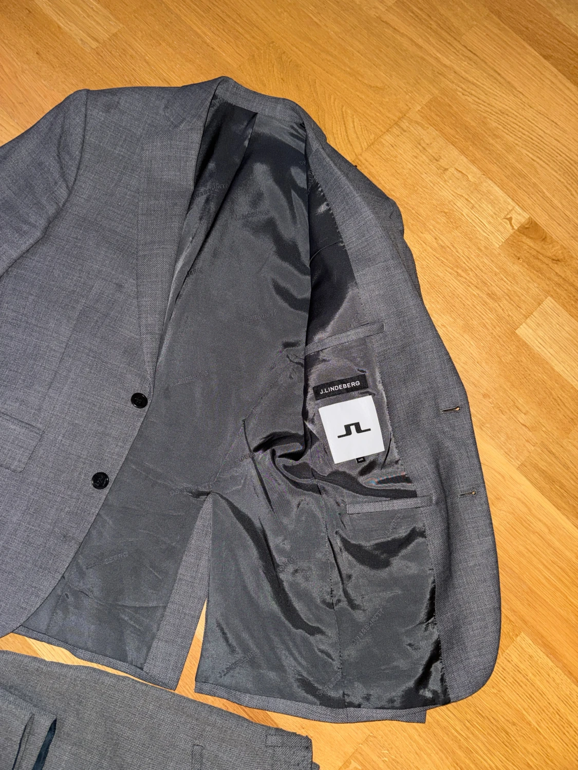 J.Lindeberg grå kostym - 1