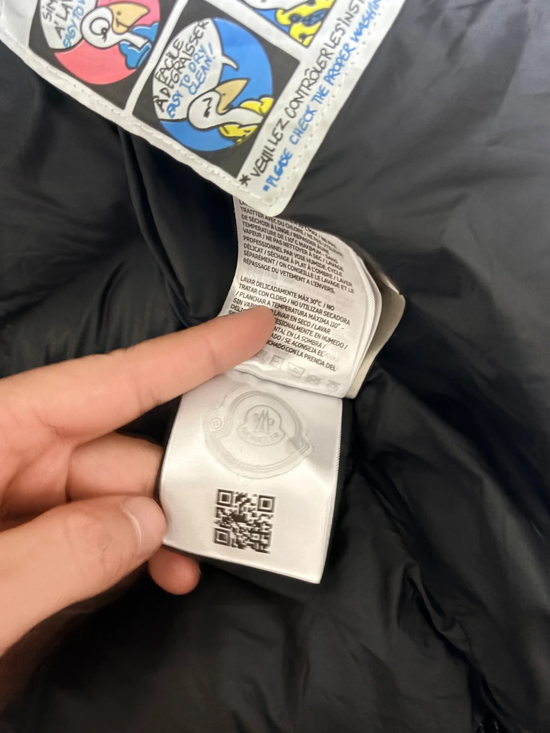 Svart Moncler pufferjacka med huva - 4