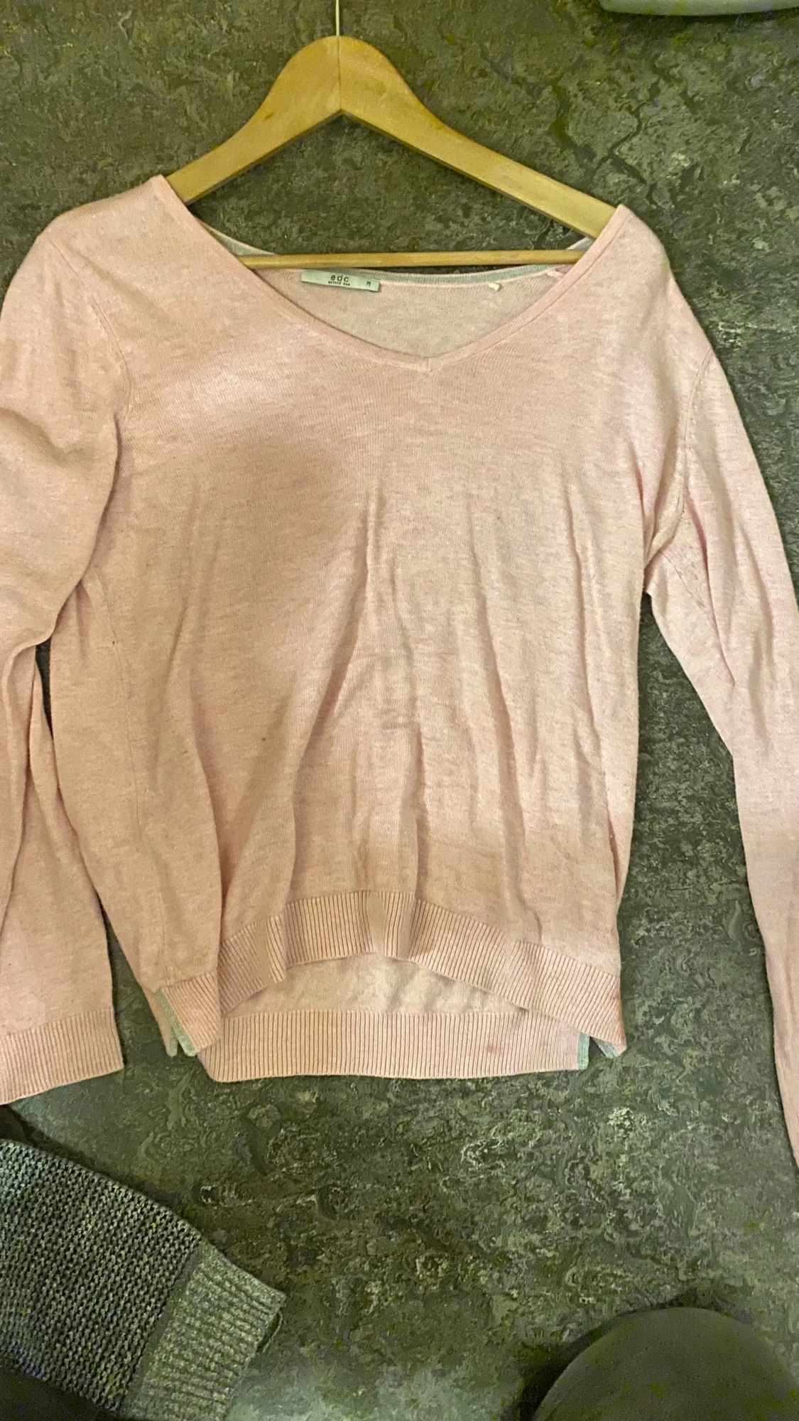 Ljusrosa stickad tröja från edc