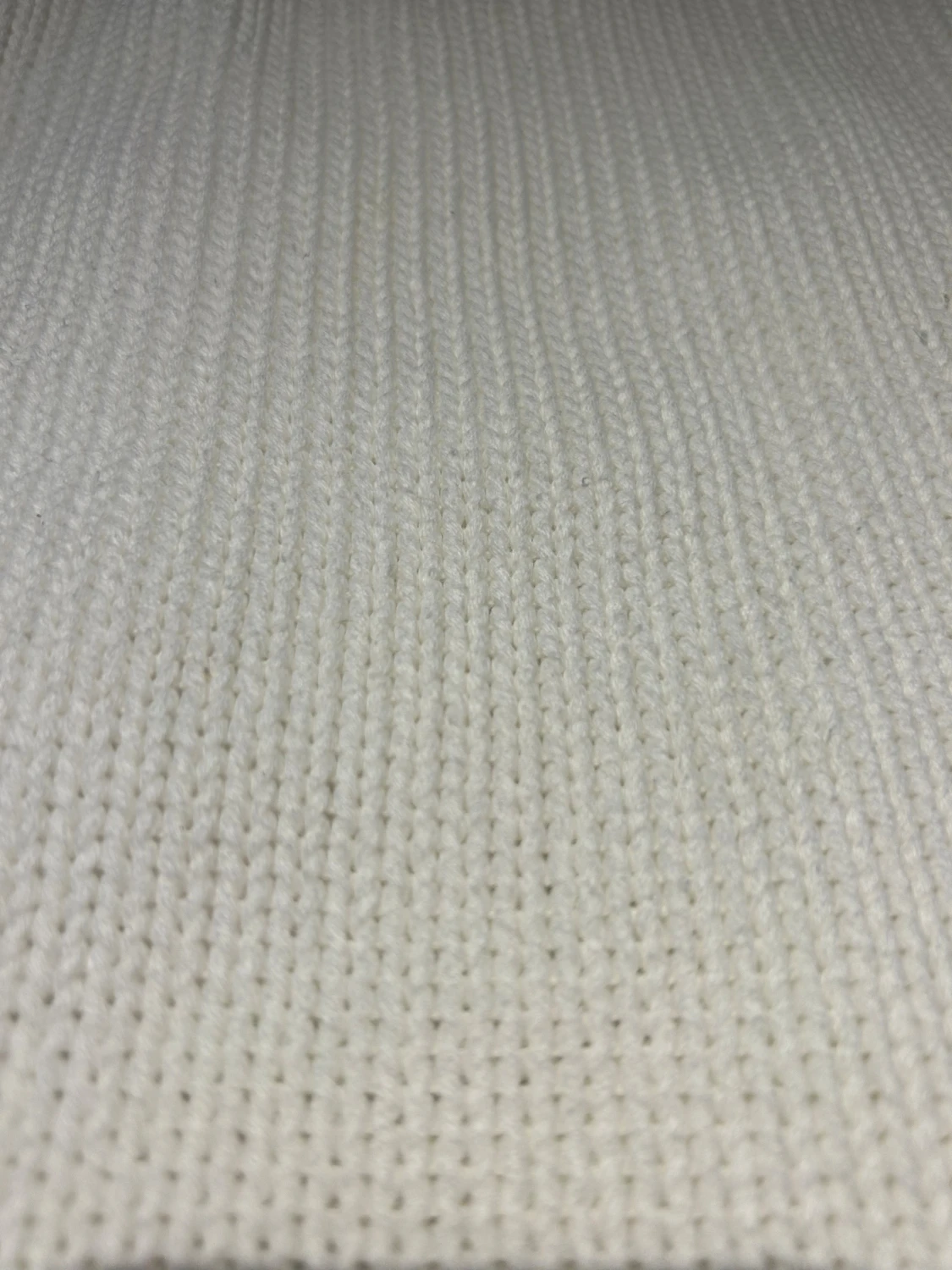 Vit stickad tröja med rund hals - 1