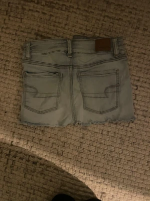 Ljusblå jeanskjol  - Sååå snygg jeanskjol från American Eagle i storlek XS❤️