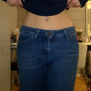 Wrangler Jeans - Wrangler Jeans mörkblåa storleken är oklar men den passar mig som är S