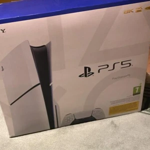 HELT NYTT PlayStation 5 Slim Disc 1TB - Den är helt ny den har inte tagits ut ur kartongen