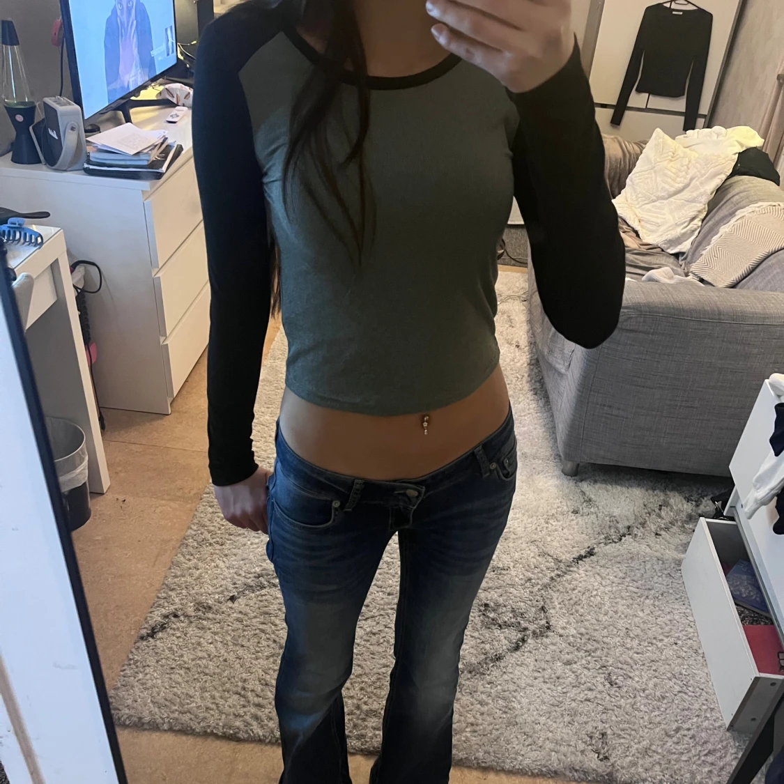 Grå croppad långärmad topp - 1