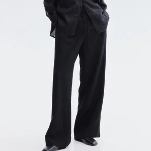 H&M linnebyxor - H&M Byxa i linnenmix - Skick: Fint skick - Storlek: XS - Nypris: 299kr