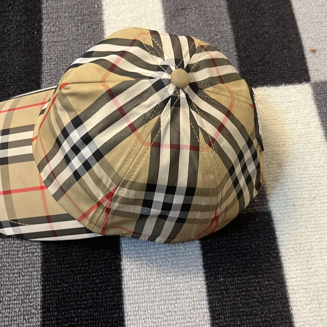 Burberry rutig keps i beige och svart ( pris kan diskuteras ) - 2