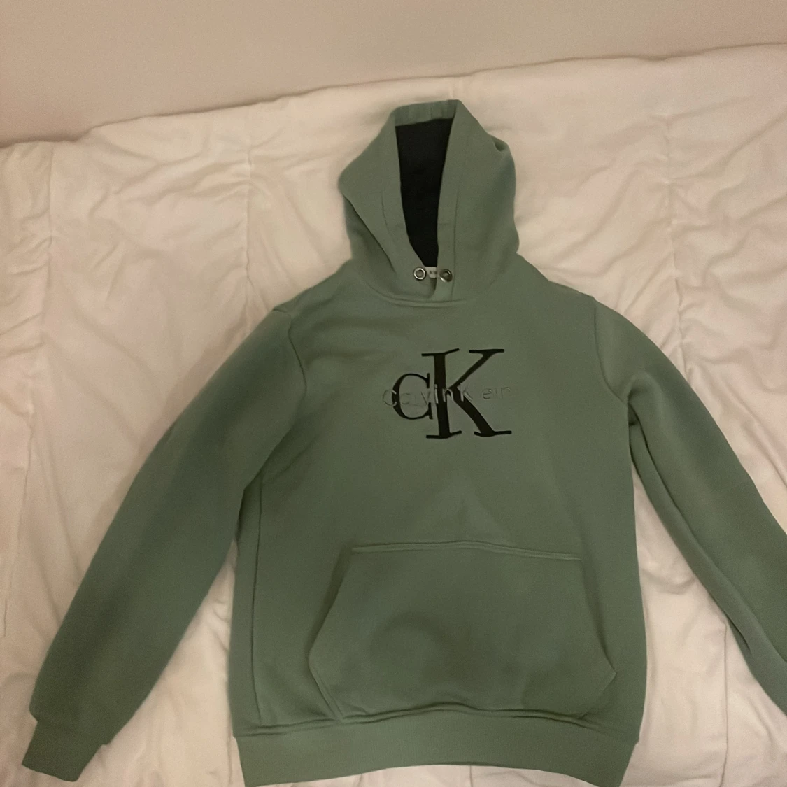 Grön Calvin Klein hoodie med CK-logga
