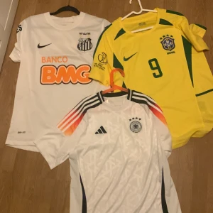 Fotbollströjor - Bra skick på alla storlek S på alla och 400 per tröja eller 950 för alla 