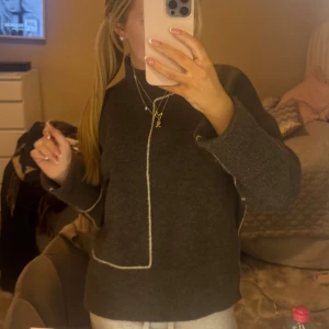 Stickad brun tröja från zara - Älskar denhär!!! Så fin höstfärg och även så fin till vintern och hösten!!!!❤️❤️❤️🍒🍒🤍🤍🧖🏼‍♀️