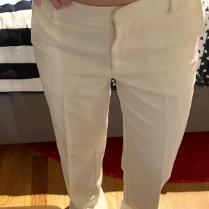 Kostymbyxor  - Passar någon som är under 173 cm