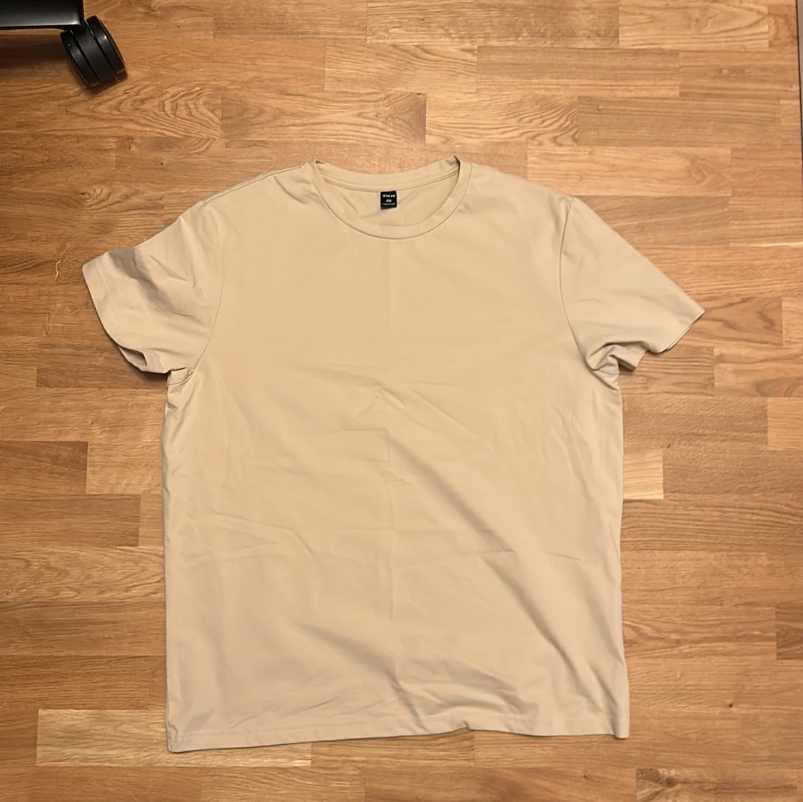 Beige t-shirt med japanskt tryck SHEIN - 1