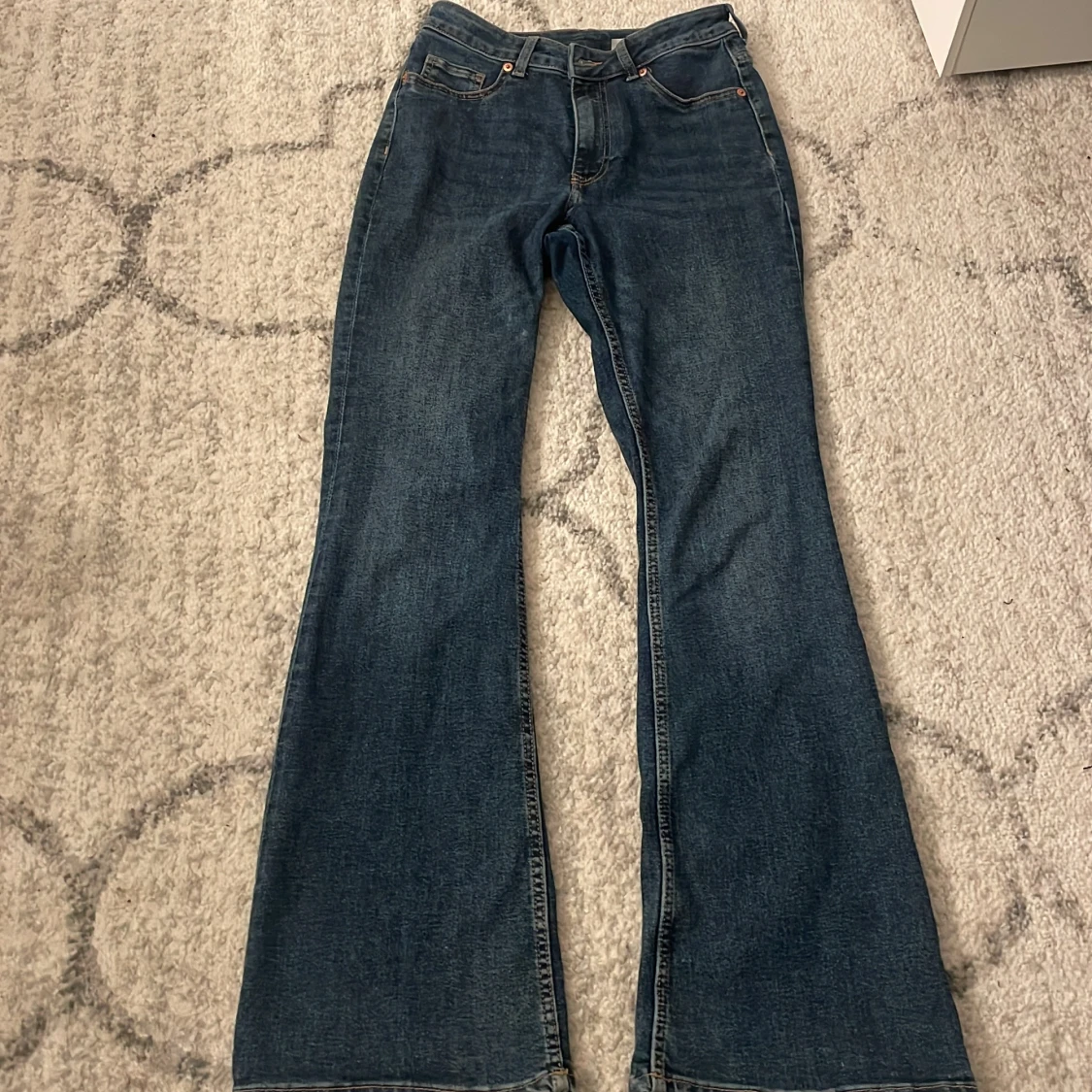 Blå bootcut jeans från Levi's