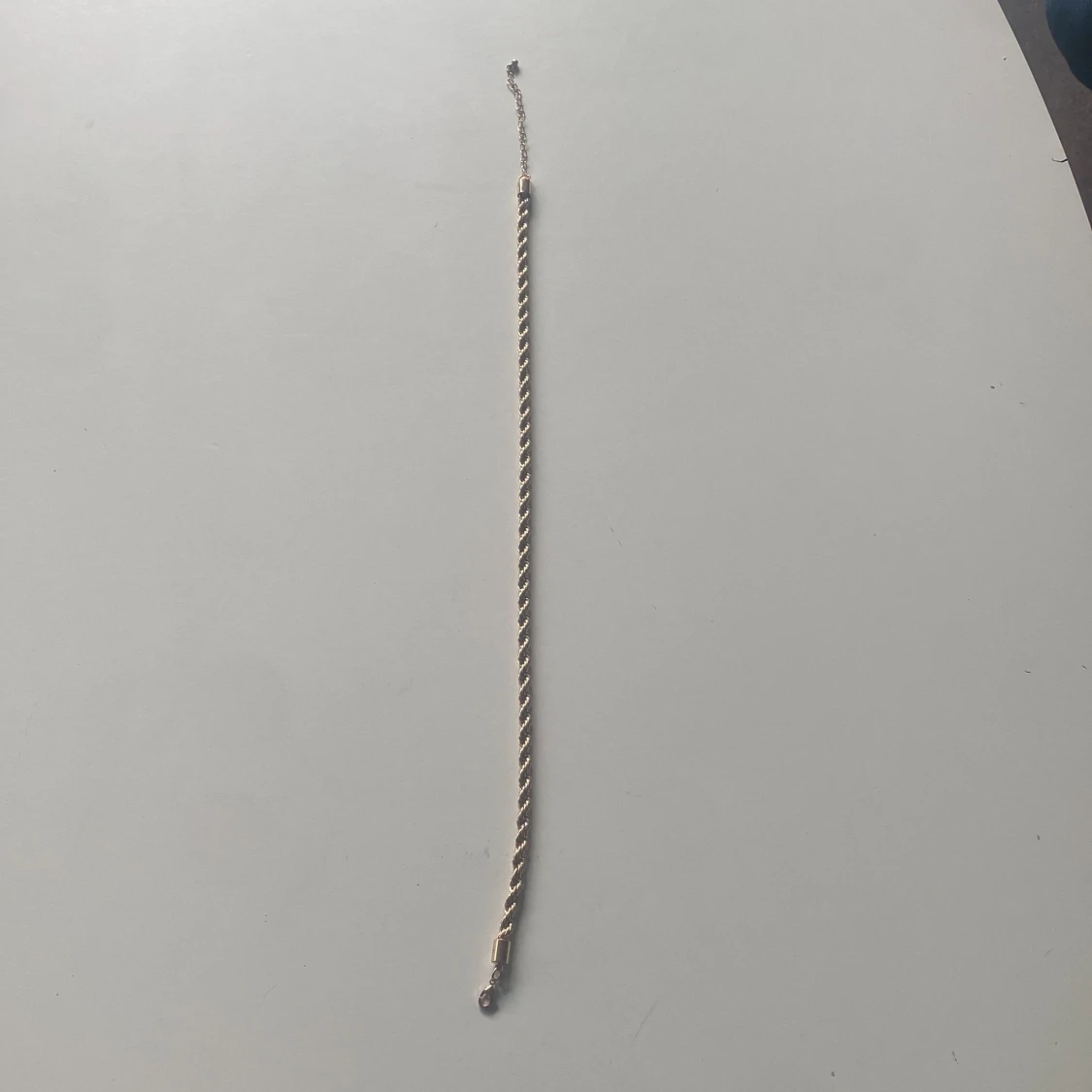 Guldigt tvinnat halsband