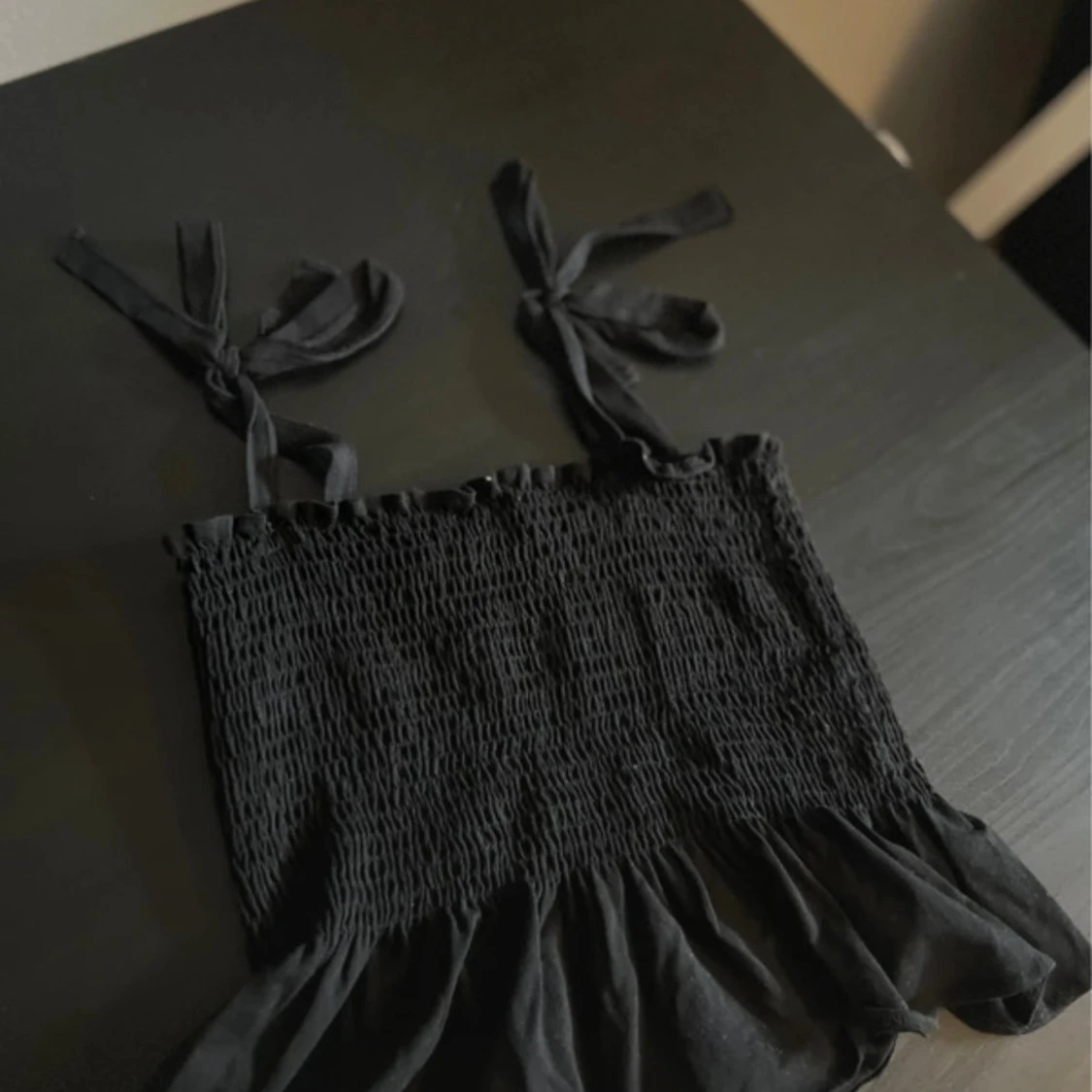 Svart smockad linnetopp från H&M