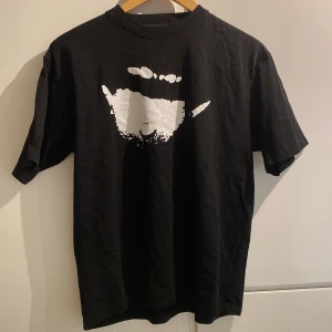 Svart Ken Carson t-shirt Teen X - Jätte fin och helt oanvänd svart Ken Carson T-shirt från albumet ”Teen X”