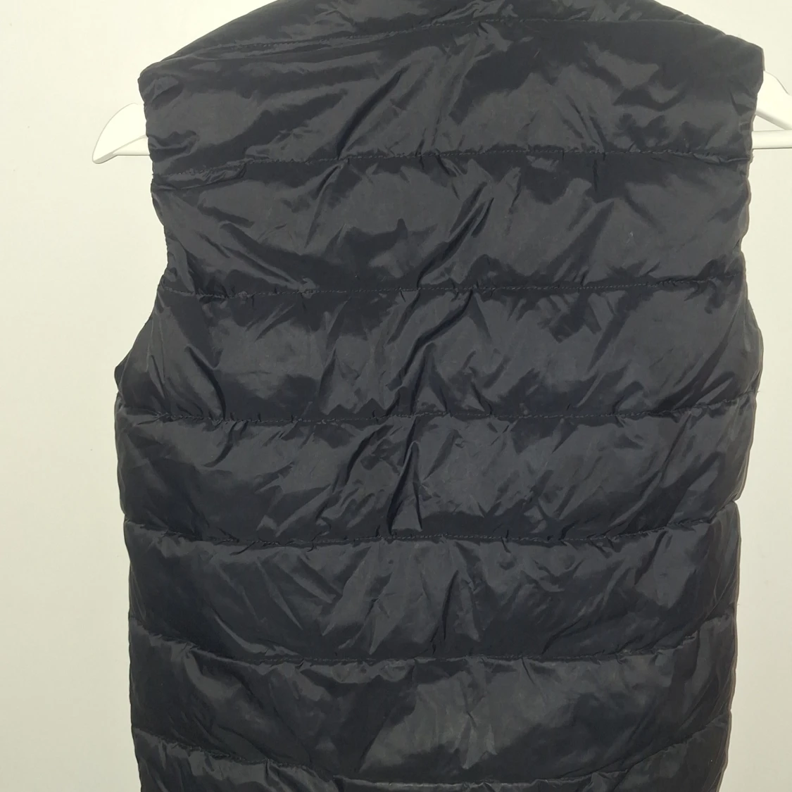 Svart dunväst från GANT - 1