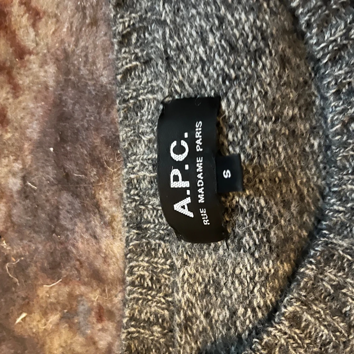 Grå stickad tröja från A.P.C. - 1