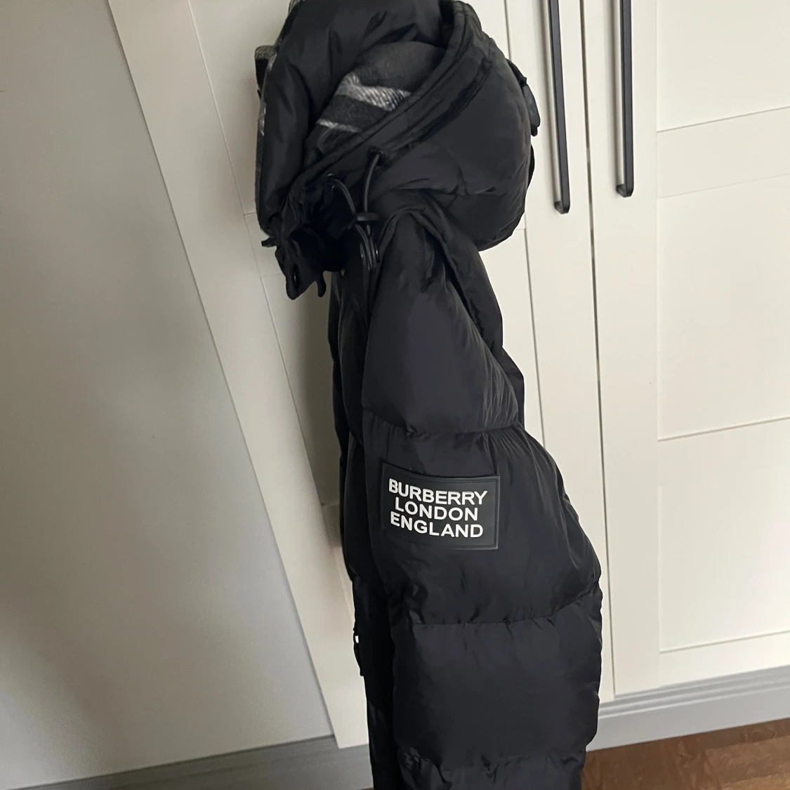 Svart dunjacka Burberry med avtagbara ärmar - 1