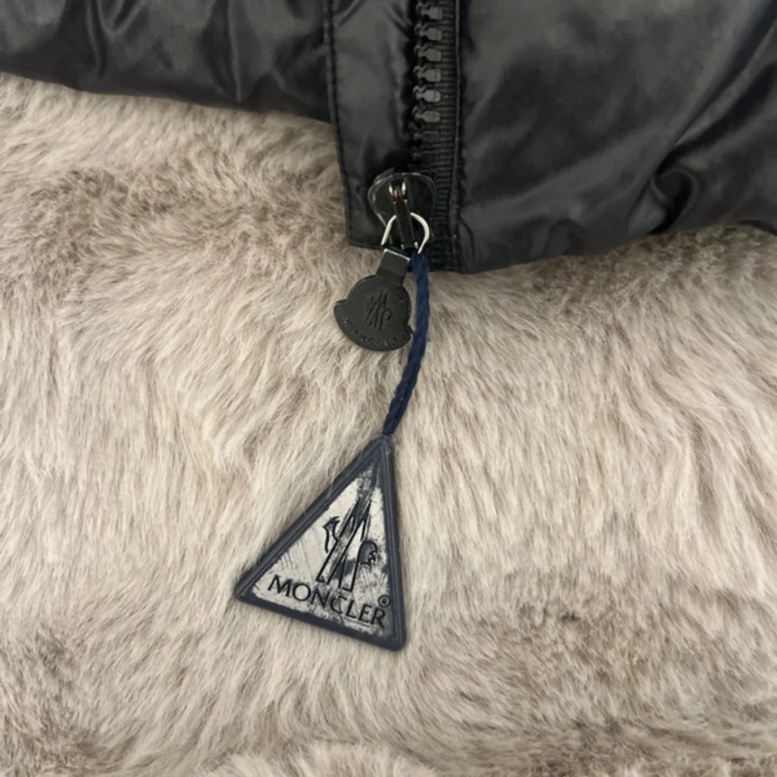 Svart dunväst från Moncler - 3