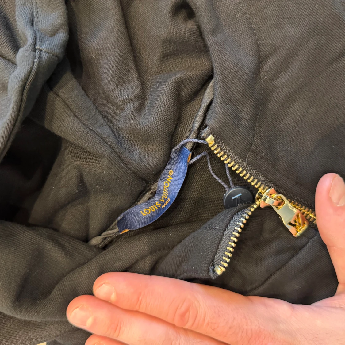 Svart Louis Vuitton hoodie med tryck - 2