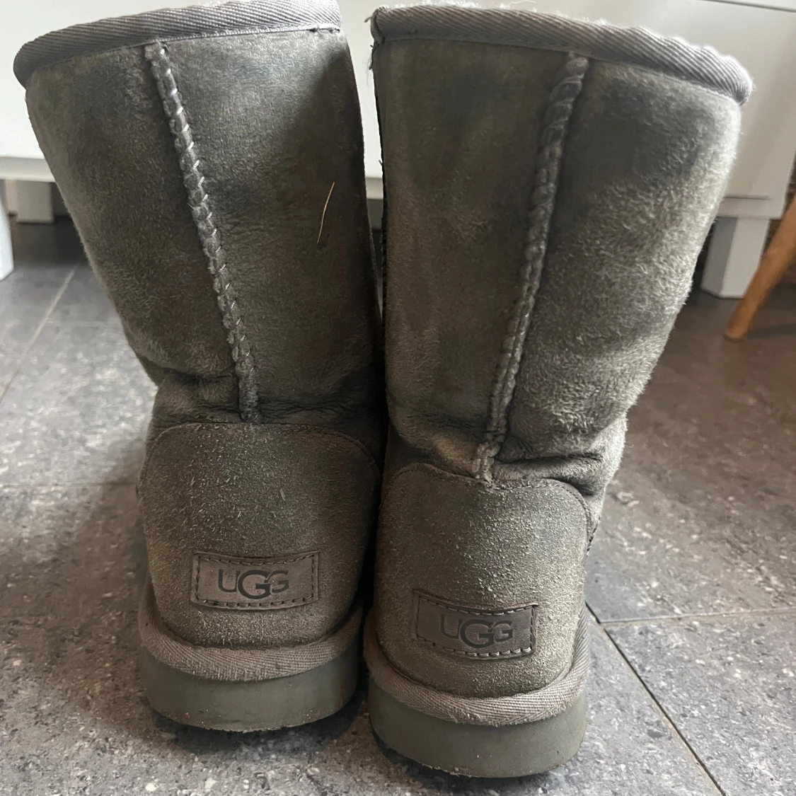 Grå UGG boots i mocka - 2