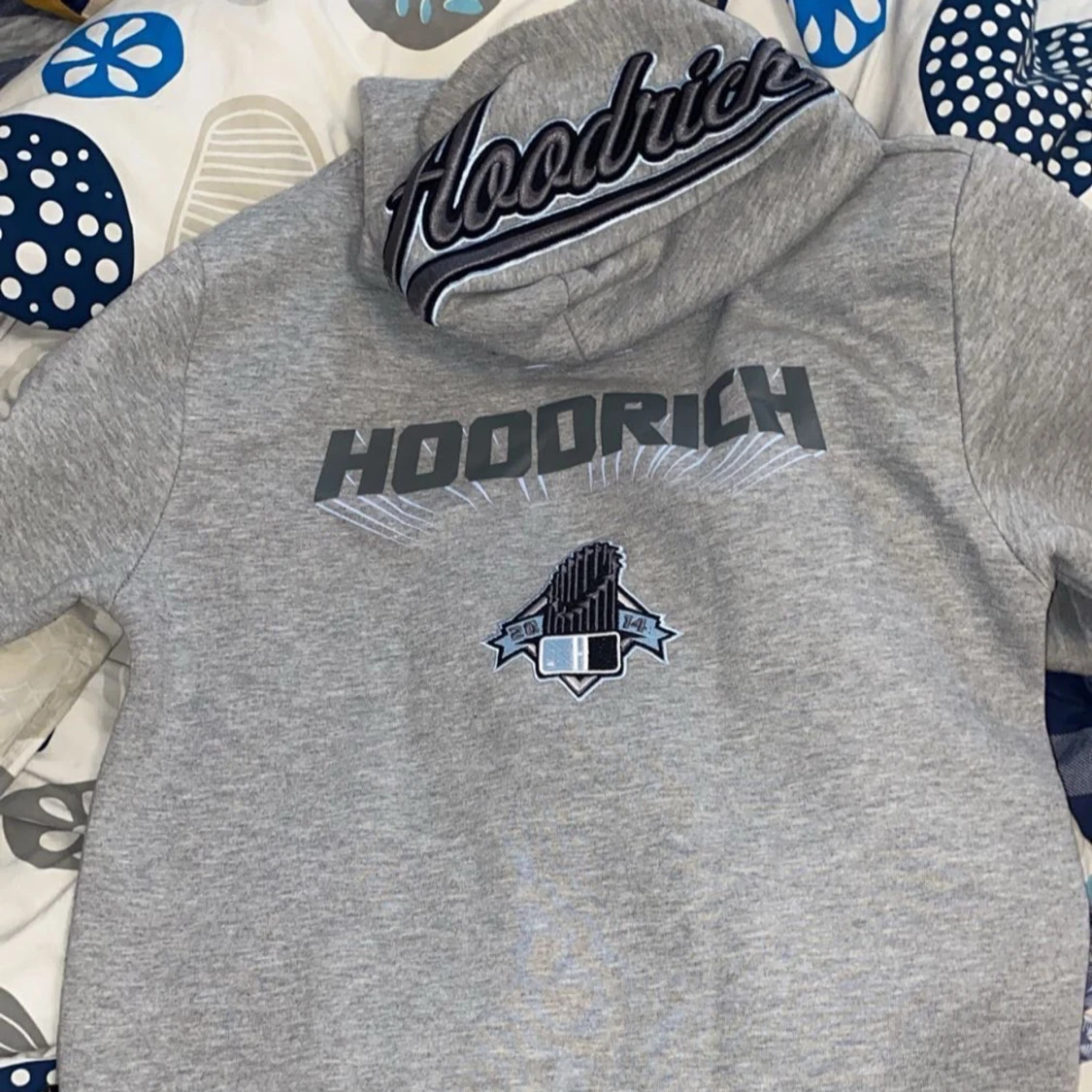 Grå Hoodie från Hoodrich med tryck