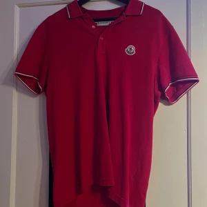  Moncler piké - Pike från moncler som inte används längre. Storlek L men sitter om M. Fint skick 