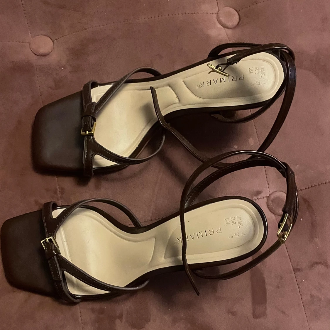 Bruna sandaler med klack från Primark