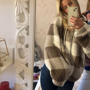 Rutig teddyjacka - söt teddyjacka från shein 