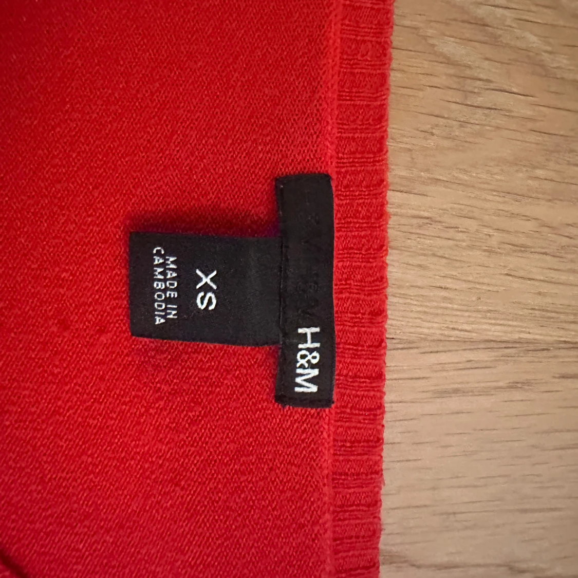 Röd v-ringad stickad tröja H&M XS - 2