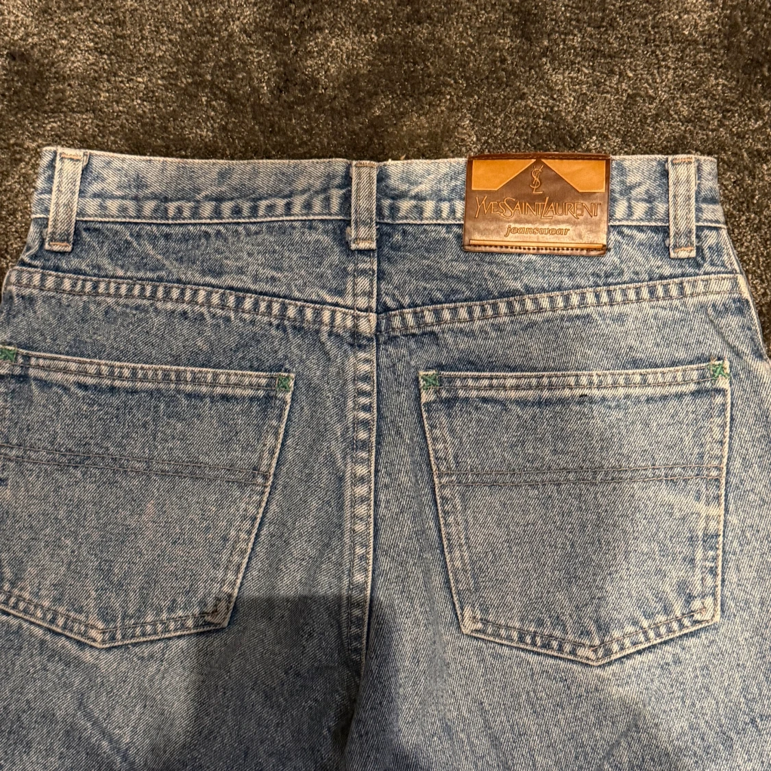 Yves Saint Laurent ljusblå jeans