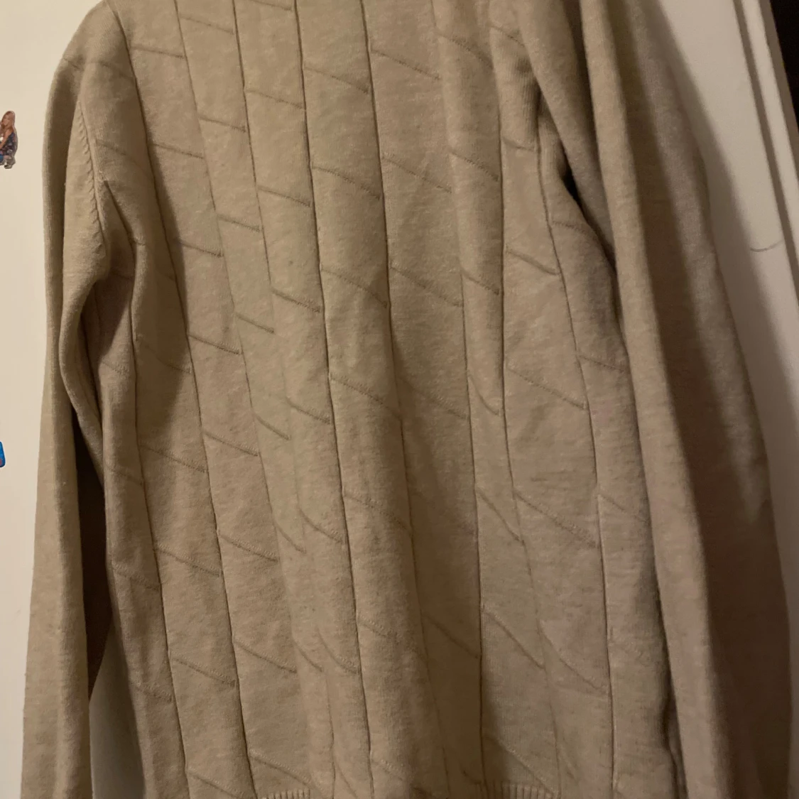 Beige polotröja med mönster - 3