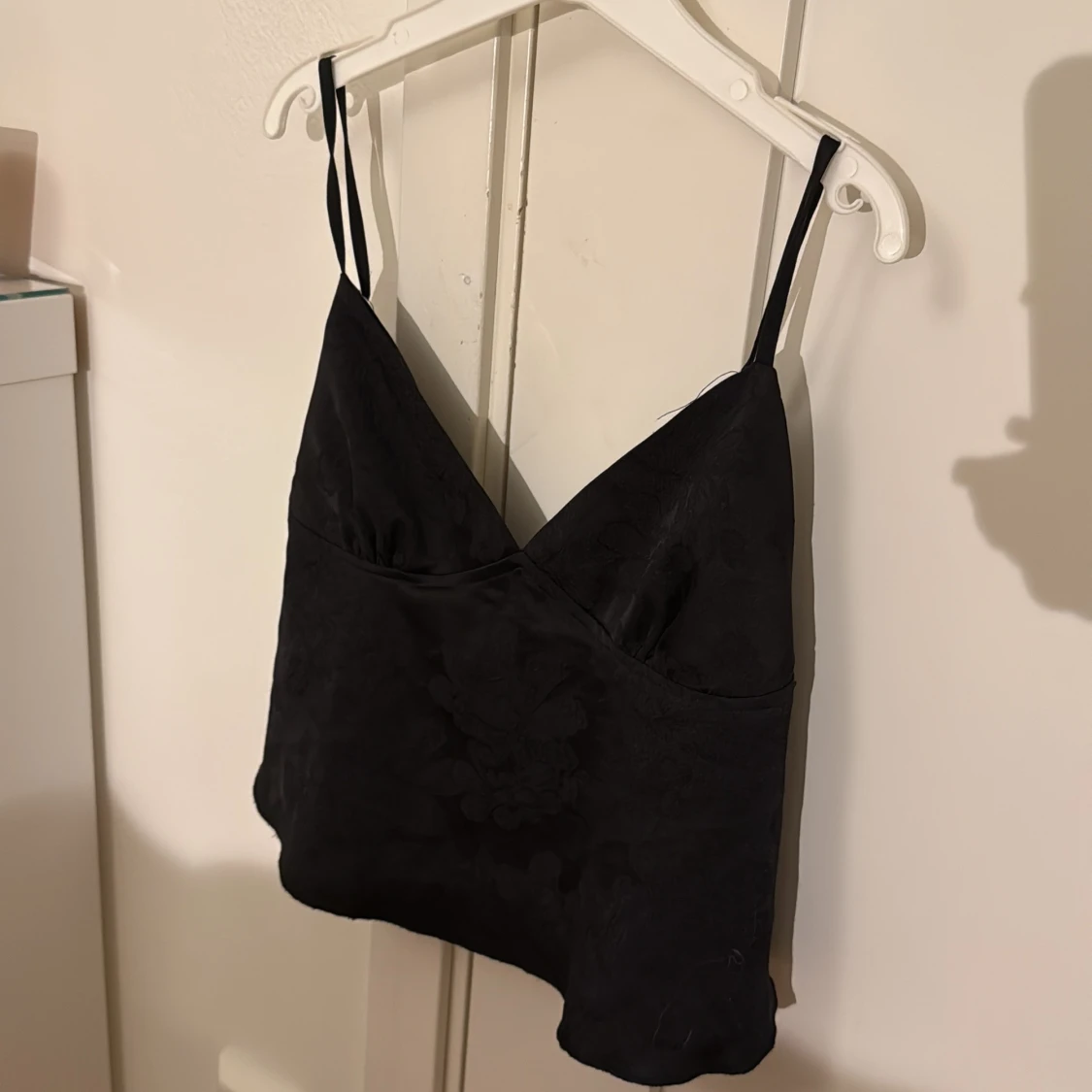 Svart topp  med svarta blommor - 2