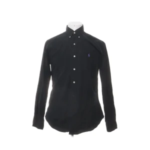 Ralph Lauren skjorta  - Skjorta - Ralph Lauren - Mycket bra skick - Storlek: M - Nypris: 1699kr - Mitt pris: 499kr - Hör av dig vid funderingar 💫